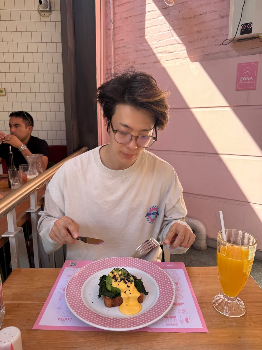 86fromms's tweet photo. [251019] 🐯💭 | 04:48AM KST

I’ll have a piece of bread! ^^
The weather in Chile is very good ^^ https://t.co/VYLElUTaTO
