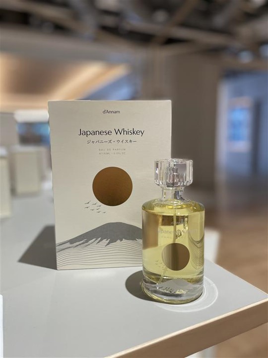 本日から店頭にて
ベトナム発フレグランスブランドd’Annamの
"Japanese Whisky"を展開しております🥃

毎日使える完璧な香水でありながらシングルモルトの洗練されバランスの取れた、華やかな香りをぜひ店頭でお試しくださいませ。

#dAnnam
#香水