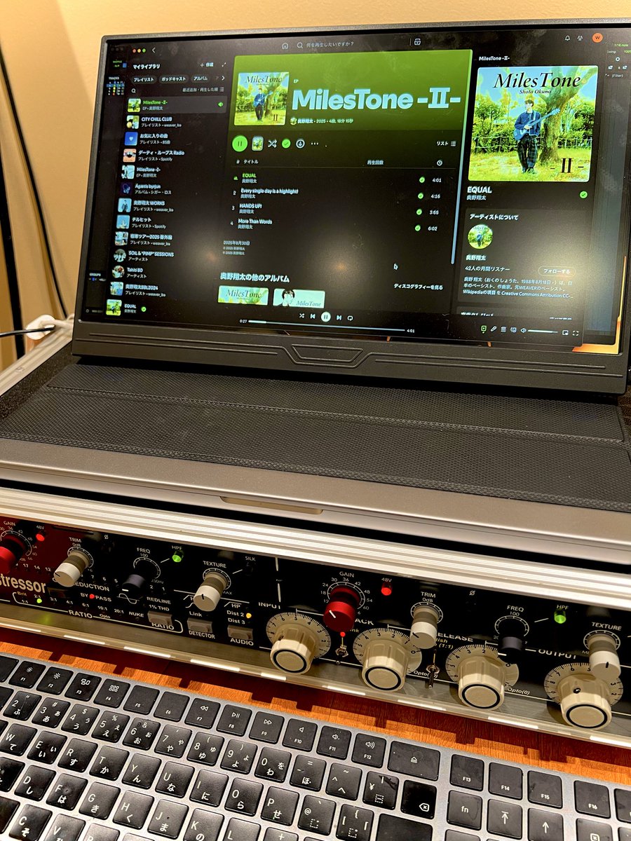 okubass_weaver's tweet photo. モニターチェックもかねてスタジオのスピーカーで聴く🔈✨よきー

https://t.co/fRZmQB1ePs

#奥野翔太
#MilesTone2 https://t.co/RknuEndPbi