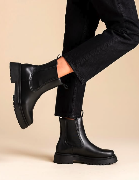 ThursdayBootCo's tweet image. Fall favorite roundup 💫🙌

#ThursdayBoots
#FallStyle
#WomensBoots
#BlackLeatherBoots