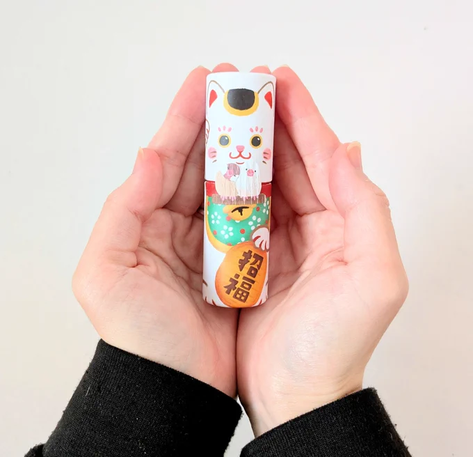 先日の鳥フェス水戸で頂いた差し入れ、「中身はお手紙かな〜」と開けて、「!!?」からの大爆笑 さすがに見せられないのだけど、これは予想できなかった……!! ケースごと飾って大切にします