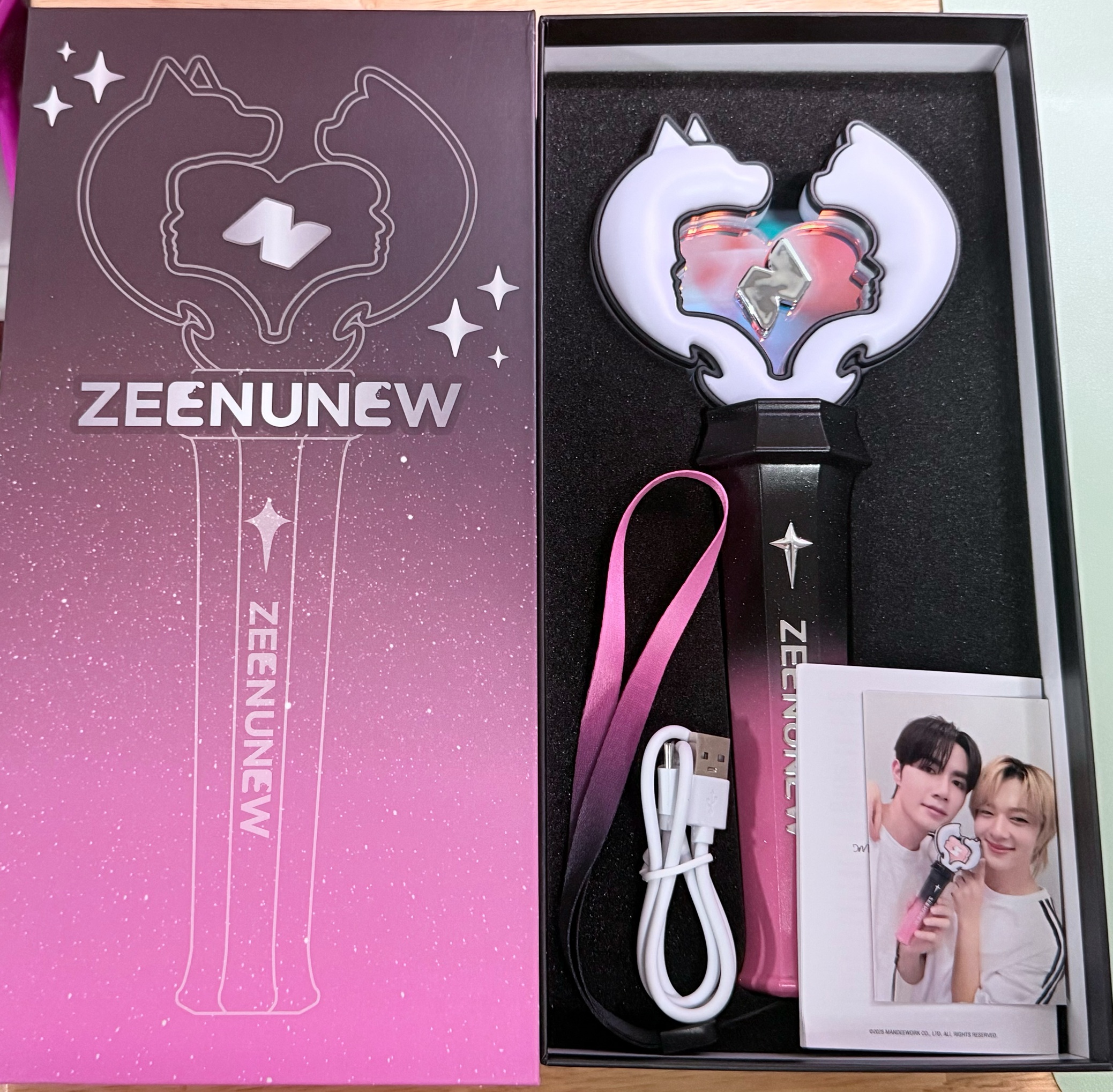 アイドル ZEENUNEW OFFICIAL LIGHT STICK VER. 2 PRE-ORDER] ZEENUNEW - OFFICIAL LIGHT STICK VER.2 – Funiki