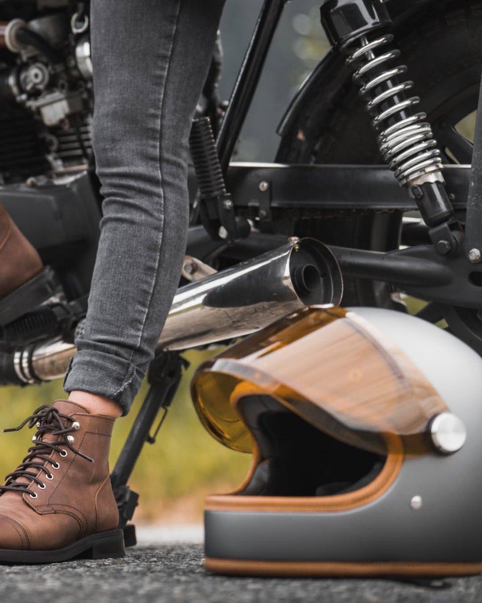 ThursdayBootCo's tweet image. Take a ride with us 🏆

#ThursdayBoots
#FallStyle
#LaceupBoots
#TheCaptainBoot