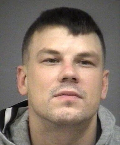 ToHomicides's tweet photo. A one-year-old girl has been found safe following an Amber Alert, but  police say her 38 year old father, Anthony Deschepper, is  wanted for the fatal shooting of her mother in Brampton. He is driving a 2024 Nissan Kick with Quebec licence plate FRV4520
https://t.co/Jx60ugn3oe https://t.co/d1CKk0cKnk