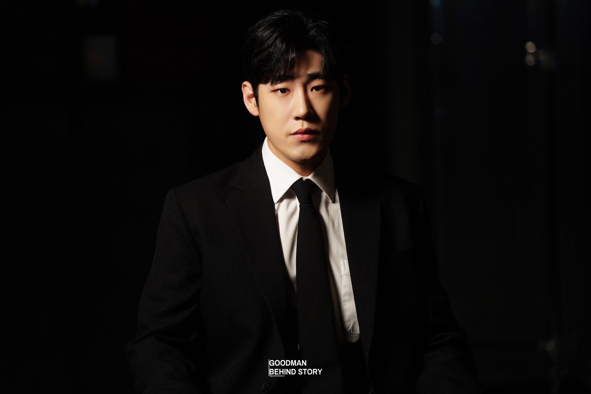 goodmanstoryent's tweet photo. [#이동수 #LEEDONGSOO]
뮤지컬 <보더라인> 프로필 촬영 현장 Behind Photo 대공개 📸✨

오늘부터 '줄라이' 모드 ON 예정인 동수 배우 💡
그의 이야기는 뮤지컬 <보더라인>에서 확인하세요 😊 

오는 1월 18일까지 대학로 TOM 2관에서 만나요 👋🏻 https://t.co/KP9SUHynpL