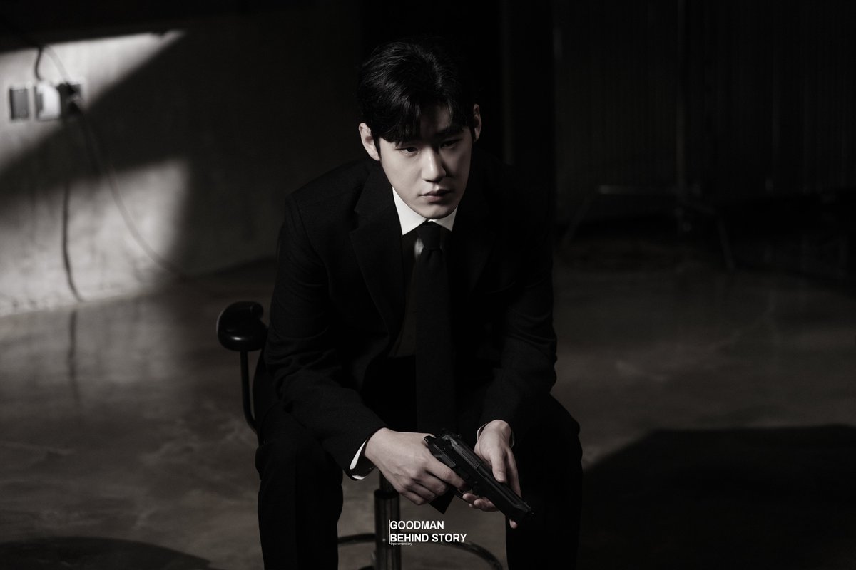 goodmanstoryent's tweet photo. [#이동수 #LEEDONGSOO]
뮤지컬 <보더라인> 프로필 촬영 현장 Behind Photo 대공개 📸✨

오늘부터 '줄라이' 모드 ON 예정인 동수 배우 💡
그의 이야기는 뮤지컬 <보더라인>에서 확인하세요 😊 

오는 1월 18일까지 대학로 TOM 2관에서 만나요 👋🏻 https://t.co/KP9SUHynpL