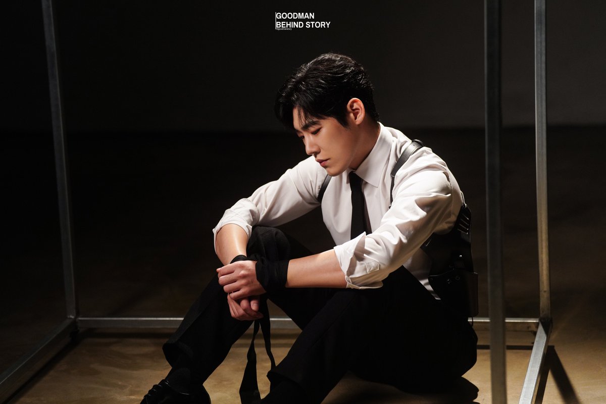 goodmanstoryent's tweet photo. [#이동수 #LEEDONGSOO]
뮤지컬 <보더라인> 프로필 촬영 현장 Behind Photo 대공개 📸✨

오늘부터 '줄라이' 모드 ON 예정인 동수 배우 💡
그의 이야기는 뮤지컬 <보더라인>에서 확인하세요 😊 

오는 1월 18일까지 대학로 TOM 2관에서 만나요 👋🏻 https://t.co/wUdcLkkE7H