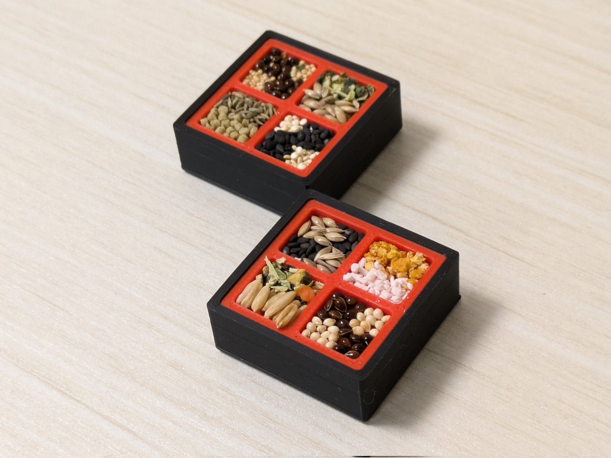QpopochanQ's tweet image. 鳥用おせちの重箱を制作中なのですが、2段で販売する予定で👀
オプションで +1段を追加購入できるようにした方がよいでしょうか??🤔