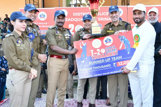 Mantash56627002's tweet image. Thrilling T-20 Cosco Cricket Tournament ends with DPO Srinagar &amp;amp; Civil Team North Zone lifting the titles! A fantastic display of skill, sportsmanship &amp;amp; stronger police-public bonds. Kudos to all teams!  #KashmirCricket #SportsForUnity #JammuKashmir #RamRajyaKaDeepotsav #Karuppu