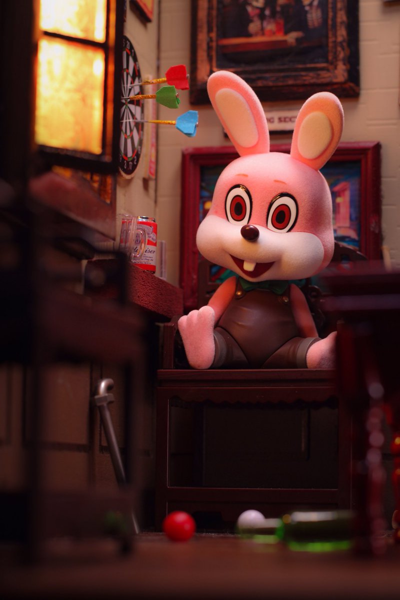 All kinds of things get left behind here at the pub, even prizes won from the nearby Lakeside Amusement Park 🐰🎡
