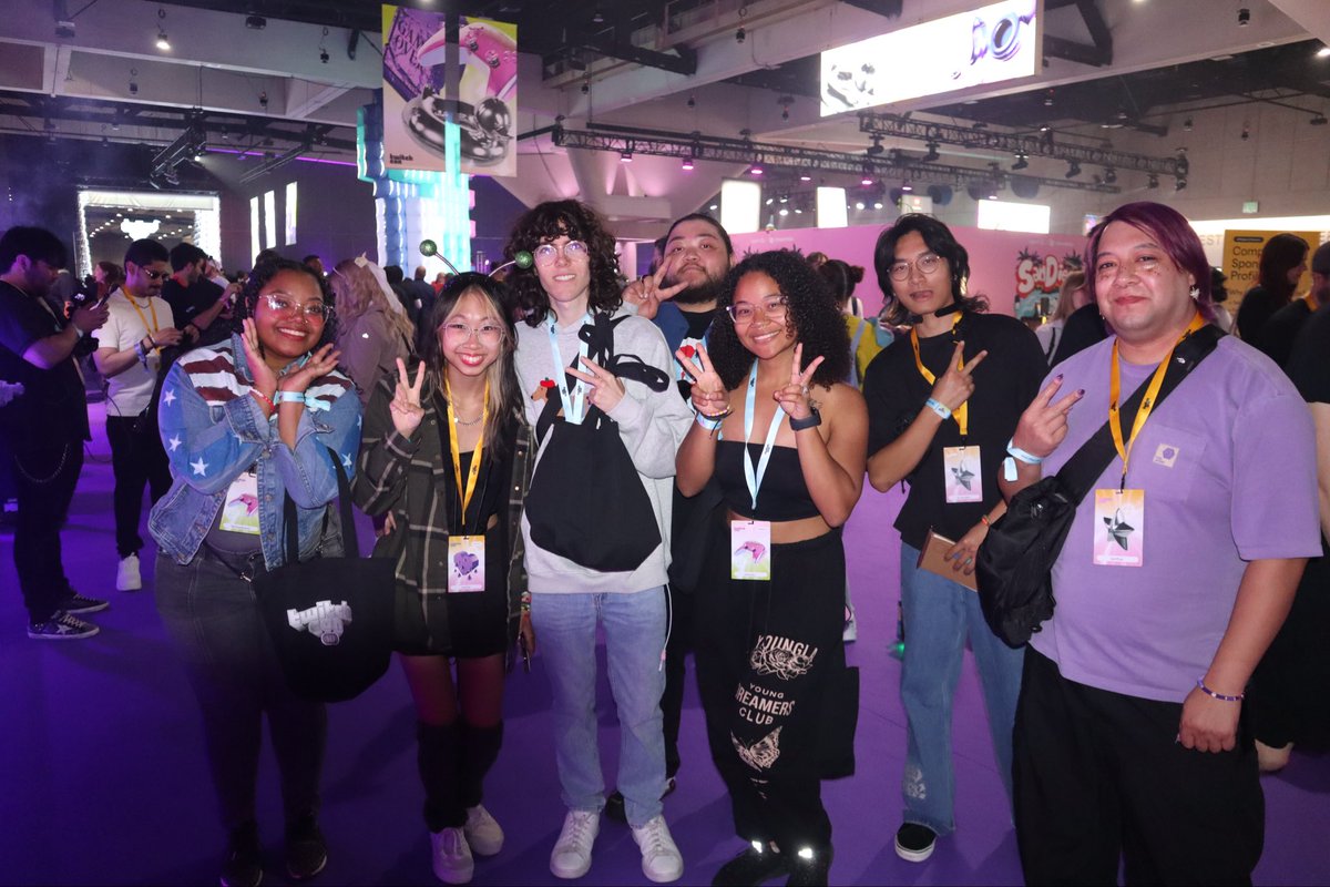 LanoExe's tweet image. I am so sick after the con but had such an amazing time with friends. until next time :3