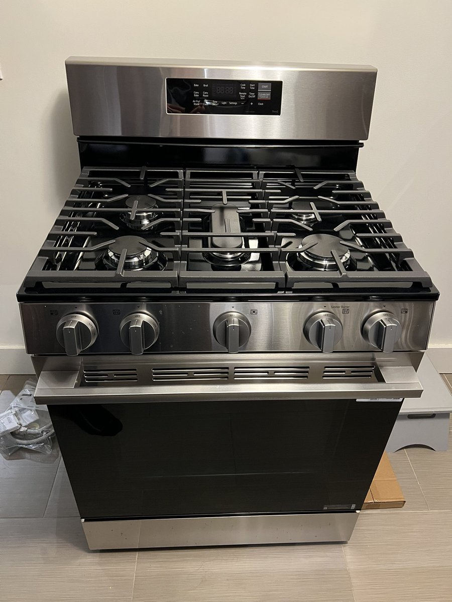 anksmith's tweet photo. Bought this stove from @HomeDepot. Paid for delivery and installation. Delivery was 22 days ago. Not yet installed. They have ghosted us twice - no calls, no show. No urgency in making it right. #servicefail #badservice #Review #NeverAgain https://t.co/cjZVndfhxb