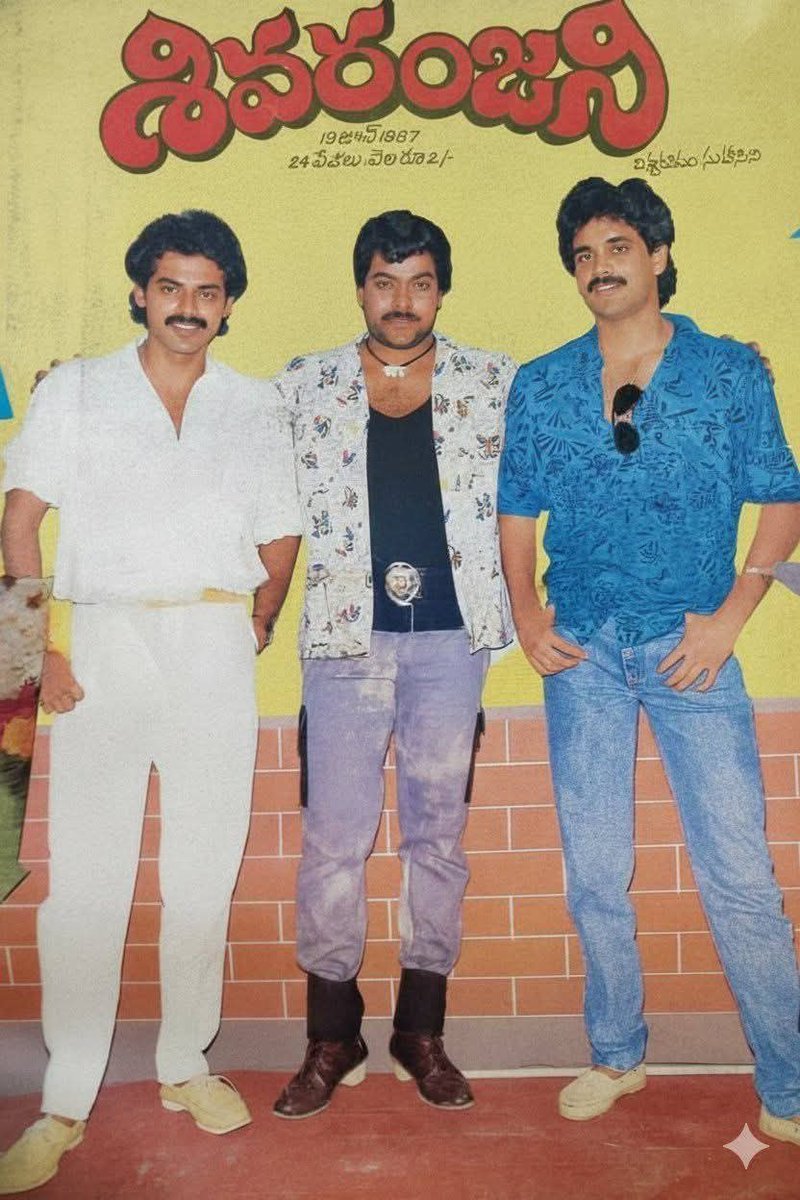 JSPROYALSOLDIER's tweet image. మొన్న బండ్ల గణేష్ గారు దీపావళి సెలబ్రేషన్స్లో భాగంగా చిరంజీవి గారిని ఇంటికి పిలిచి ఆయన కాళ్ళకు దండం పెట్టి ఆయనను సింహాసనం మీద కూర్చోబెట్టి అతిధి మర్యాదలు చేశారు.. 
చిరంజీవి గారితో పాటు శ్రీకాంత్ గారు దగ్గరుండి ఆయనను కారులో కూర్చోబెట్టుకొని గణేష్ గారి ఇంటికి తీసుకుని వచ్చారు..…