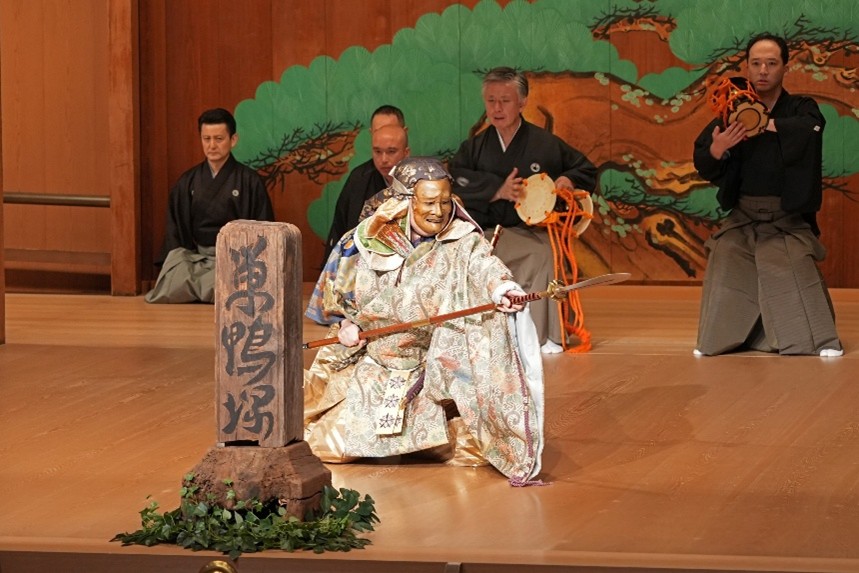 【劇評】戦後80年の夏をふりかえる②――杉本修羅能『巣鴨塚 ハルの便り』／新野守広 theatrearts.aict-iatc.jp/202510/8746/ <a href="/Theatre_Arts/">シアターアーツ編集部</a>より