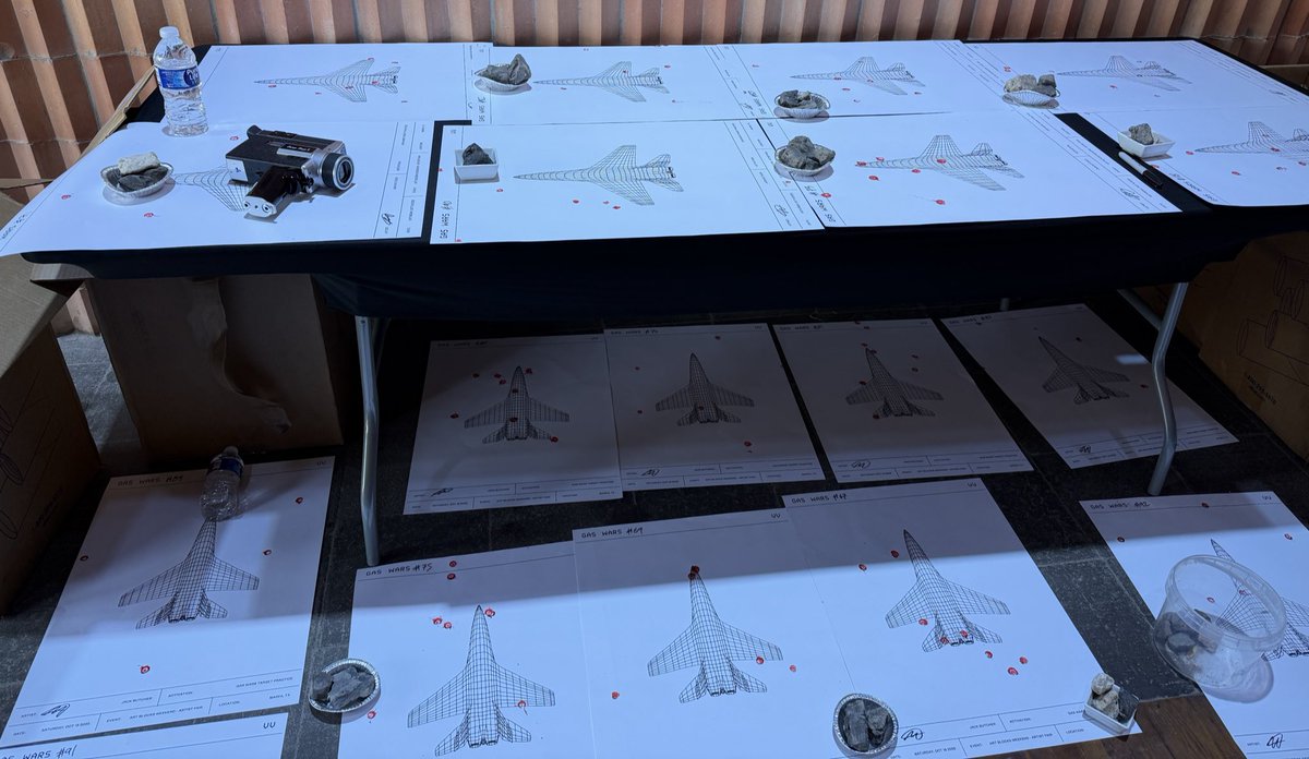 r_alx_z's tweet image. gas wars irl marfa