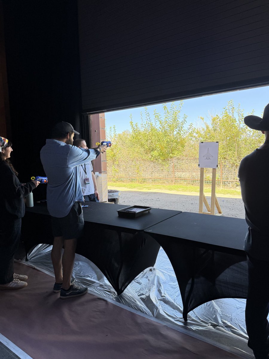 r_alx_z's tweet image. gas wars irl marfa