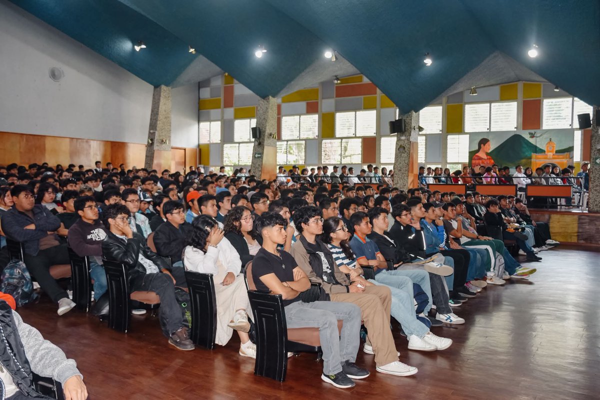 ozk404's tweet photo. Hace unos días, la Universidad de San Carlos de Guatemala y su Facultad de Ingeniería me otorgaron un reconocimiento al mérito por mi trayectoria y por los aportes al ecosistema de innovación del país, un gesto que valoro y agradezco, precisamente porque nunca estudié ahí. https://t.co/4AC1my1j3Y