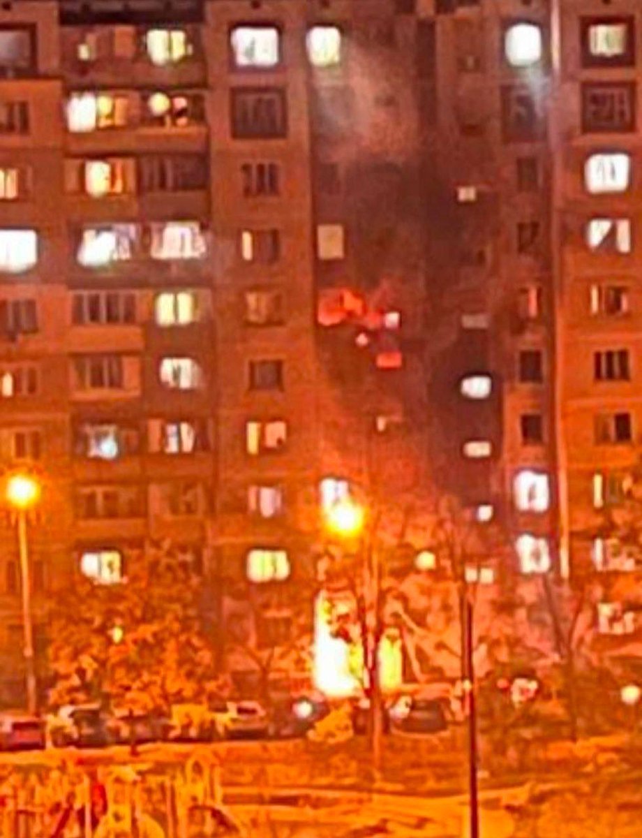 All hell is breaking loose in Kyiv! Two more high-rise buildings were damaged by shahid attacks – in the Pechersky and Desnyansky districts.

Explosions. New drones are approaching the capital!

And loser Rutte has flown to Trump again – to achieve what?