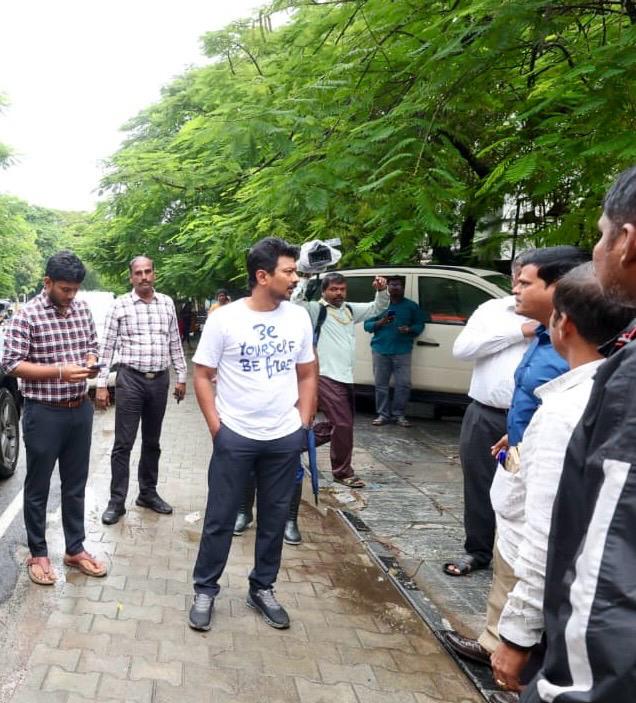 Udhay (@udhaystalin) on Twitter photo மாண்புமிகு முதலமைச்சர் <a href="/mkstalin/">M.K.Stalin - தமிழ்நாட்டை தலைகுனிய விடமாட்டேன்</a> அவர்கள் அறிவுறுத்தலின்படி, சென்னை நுங்கம்பாக்கம், ஜெய்சங்கர் லேன் பகுதியில் மழை தொடர்பான முன்னேற்பாட்டுப் பணிகளை ஆய்வு செய்து அதிகாரிகளுக்கு ஆலோசனைகளை வழங்கினோம். #NEMonsoon மாண்புமிகு முதலமைச்சர் <a href="/mkstalin/">M.K.Stalin - தமிழ்நாட்டை தலைகுனிய விடமாட்டேன்</a> அவர்கள் அறிவுறுத்தலின்படி, சென்னை நுங்கம்பாக்கம், ஜெய்சங்கர் லேன் பகுதியில் மழை தொடர்பான முன்னேற்பாட்டுப் பணிகளை ஆய்வு செய்து அதிகாரிகளுக்கு ஆலோசனைகளை வழங்கினோம். #NEMonsoon