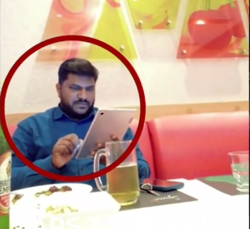 Suresh199104's tweet image. நம்ம மாதேஷ் பீர் குடித்துக்கொண்டே எதிர்காலத்தை பற்றி சிந்தித்த போது 😁😁