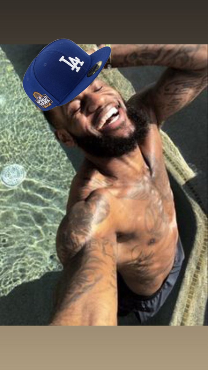 adamcoronaa's tweet photo. #LakeShow opening day and #Dodgers World Series in the same  week https://t.co/A4BnN6bXmx