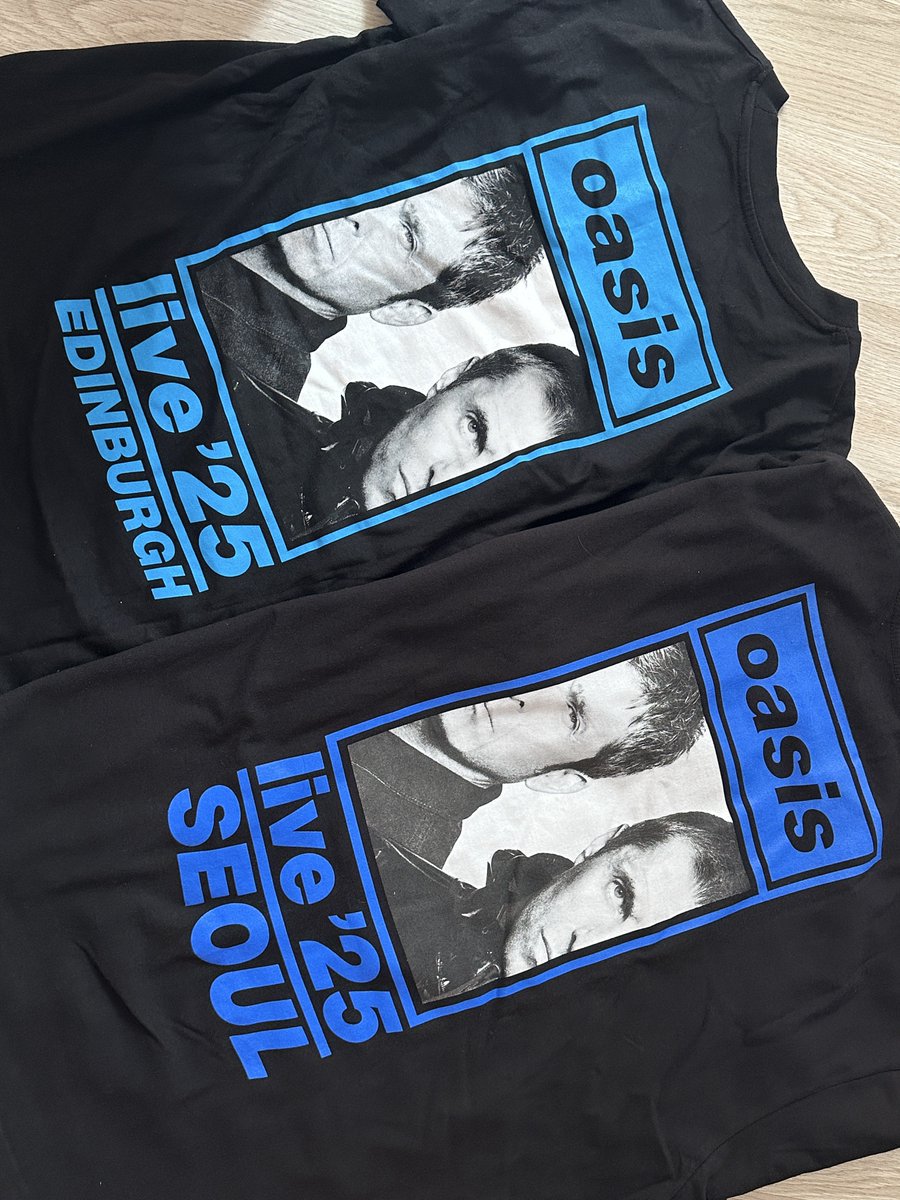 에딘버러와 서울 티셔츠 차이
에딘버러는 엄청 후들후들 얇은 딱 공홈재질이라면 
우리나라거는 도메스틱 부랜드같이 단단하고 두툼한 면이라
훨씬 만족스러움!!!!!
사이즈는 에딘버러거 라지 울나라거 엑스라진데 둘이 비슷함
에딘버러는 하늘색 우리나라는 울트라마린