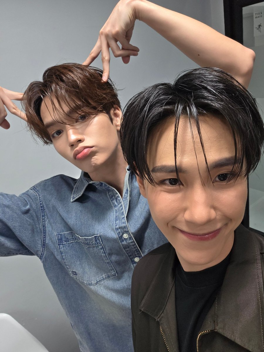thursfeb's tweet image. ctrl C                                             ctrl V + Flip

#JuniorMark