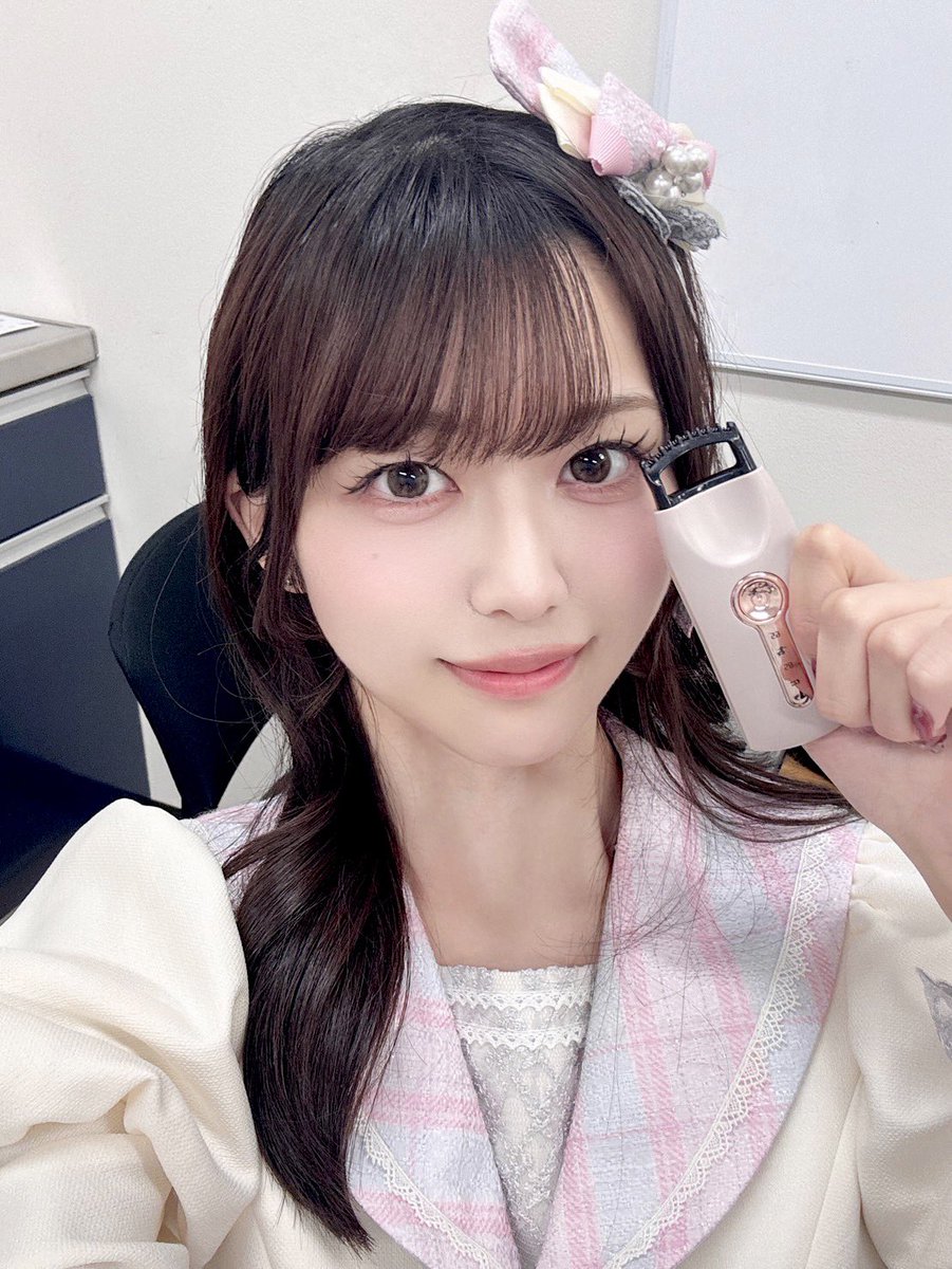 正解はみくるのお目目でした👀
当たったかな〜？㊗️

 #高嶺のなでしこ がキャンペーンアンバサダーを務めるのぞキュンホットカーラー✨
全国のドン・キホーテ、
メガドン・キホーテにて展開中です🥰

まつ毛が綺麗に上がる必需品アイテム🪞🪄︎︎一緒にまつ毛もかわいくしていこ〜
꒰ᐢɞ̴̶̷ ·̫