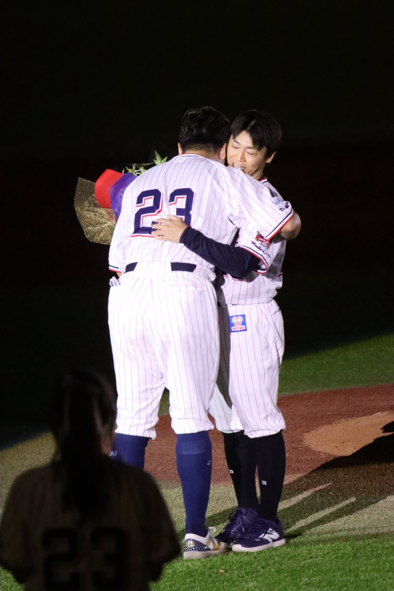 Wooohan's tweet image. ここで勝利を呼べ 行くぞ青木宣親ー！
20241002 神宮球場
#これを見た人は無言で去年の10月の画像を貼る