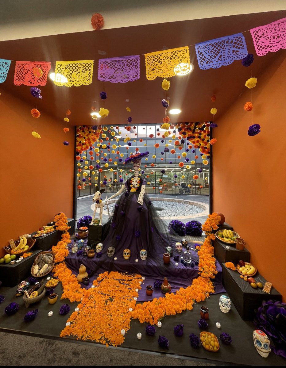 Esta fue la ofrenda que pusimos en mi uni hace un año. 

Soy de CDMX 

#TFALLMBXCREW <a href="/CrewMBcdmx/">Crew MB</a>