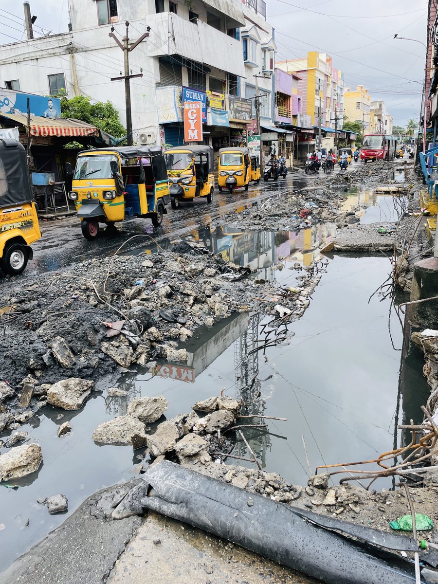 ActorVijayTeam's tweet image. Thoraipakkam roads are in a terrible state today. Potholes, waterlogging, completely unsafe and residents are struggling every day. இது தான் விடியா மாடல் அரசு ஓட லட்சணம் 👏🏼👏🏼
#Chennai #ChennaiRains #DMKFailsTN