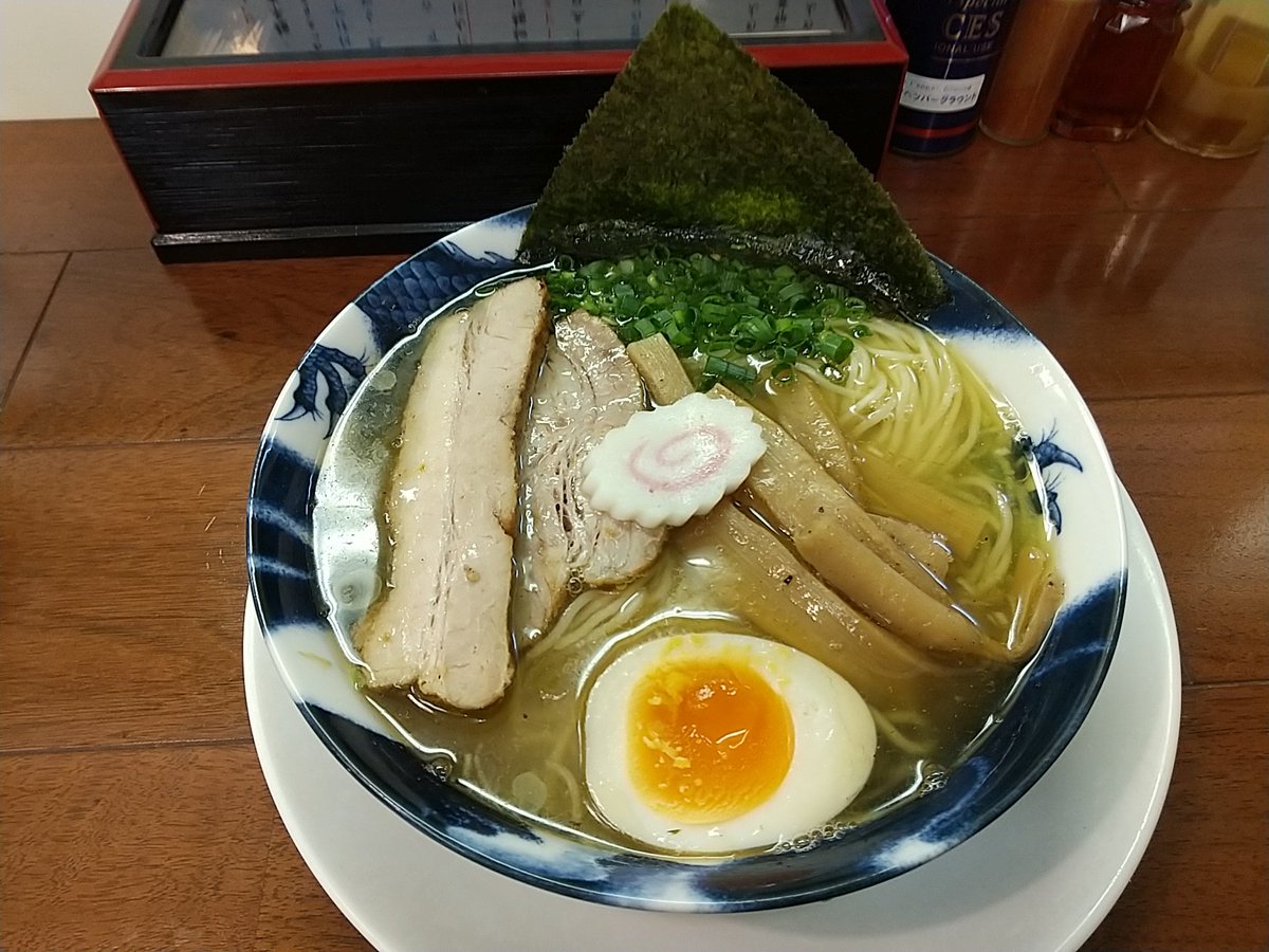 今日の麺活は…
麺屋匠。約一カ月の訪麺。限定の5種の煮干しは昨日までか…で、あれば塩一択！🫡
安定の煮干し出汁。これが風呂のお湯だったら…溺れてもいい🤣
年寄りのあごに優しい細麺。
全てにおいて優しさの要素のみ！
旨い🤤癒される🤗