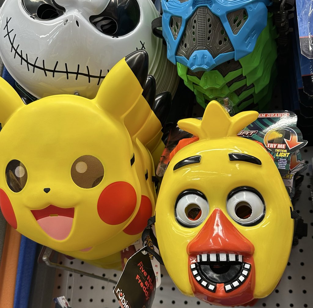 ピカチュウのお面売ってた‼️‼️‼️
