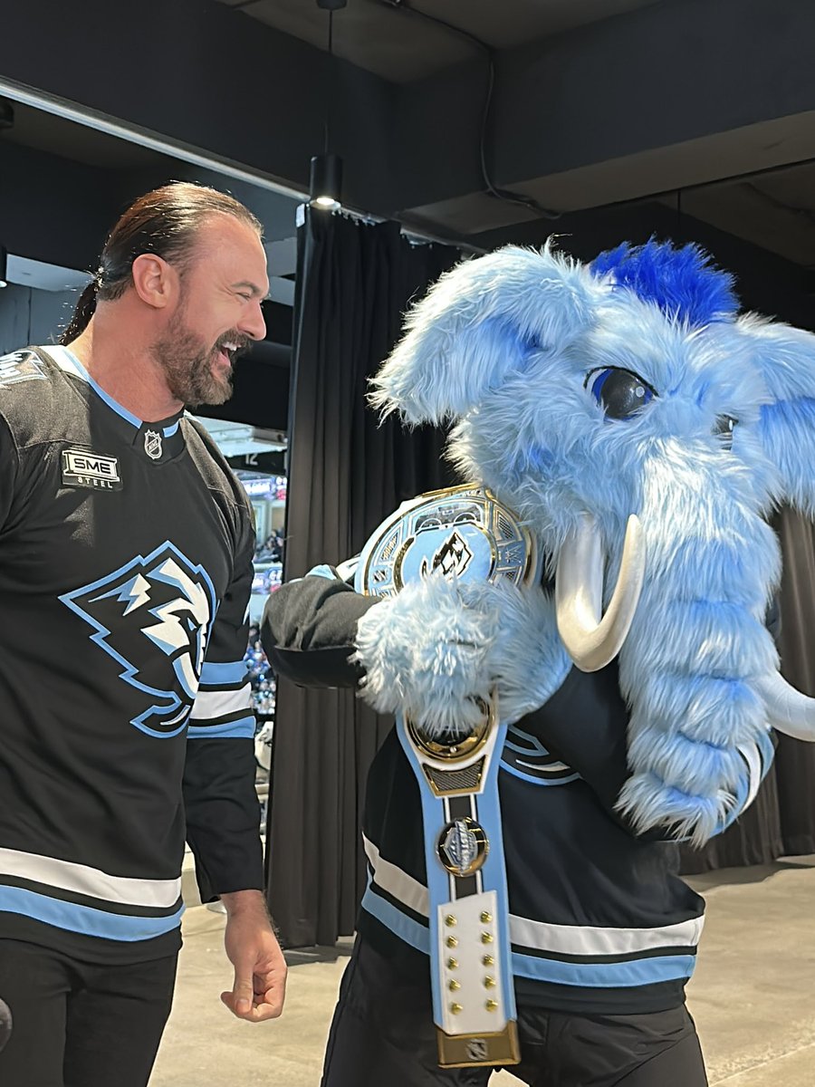 utahmammoth's tweet image. Looks like @TuskyNHL made a new friend tonight 👊💥

@DMcIntyreWWE | @WWE
