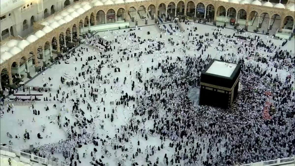 سكينة وإيمان وسط أجواء غائمة وعناية مستمرة في صحن المطاف #الإخبارية 