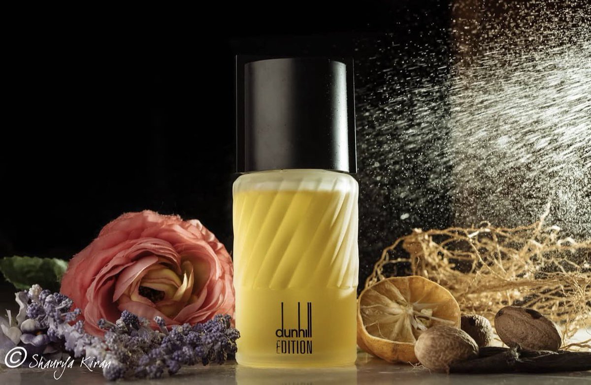Dunhill Edition Alfred Dunhill
أسمع فيها خطوات طفل صغير..
رائحة حقائب تُحزم و تُفتح..
رائحة الماضي الذي لن يعود..
قبل منتصف الثمانينيات؛ تم إنتاج هذا العطر الذي أسر القلوب وانتشر كتوقيع شخصي للكثيرين
عطر فخم وذو فوحان رائع وثبات قوي 
وتم العبث به !
 #رابطة_عشاق_العطور