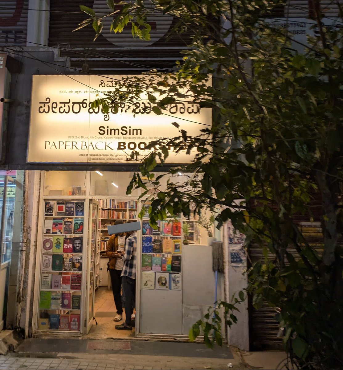 divya_sharmaMD's tweet image. Stepped into a small, cozy bookstore yesterday .. the kind that smells of old pages and quiet dreams. In a world of disappearing book shops, places like these remind you why reading still feels like coming home. #BookLove #SupportLocalBookstores