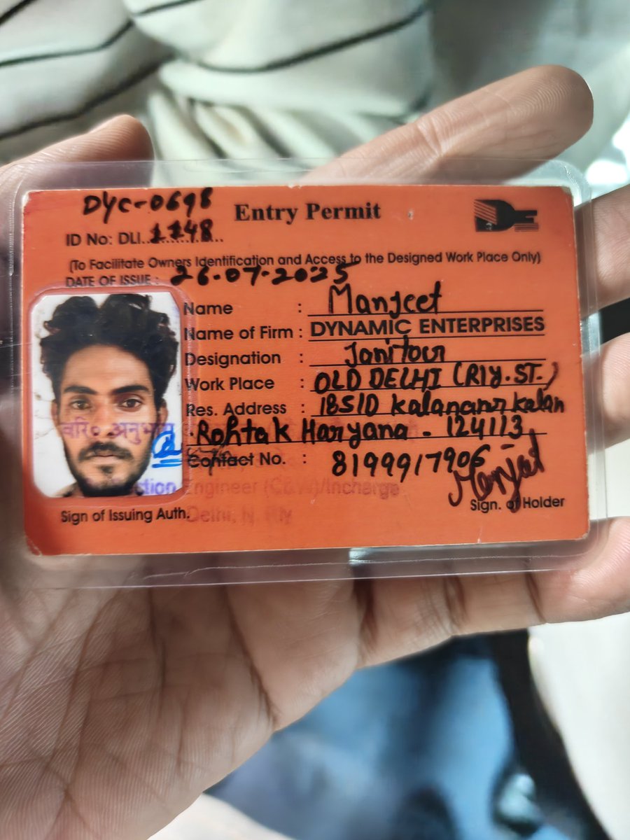AdeshKishore's tweet photo. Post 3/4:
Reported 40-50g gold theft to TTE &amp; RPF. When confronted Manjeet defiantly challenged, "File a case on me." Suspect a staff conspiracy. FIR is filed at Patna Jn
Case no - 00(137/25)
Dt - 17.10.25
RailMadad Ref
2025101702672
2025101703606
@AshwiniVaishnaw
@IRCTCofficial https://t.co/Fmd2CgRqVu