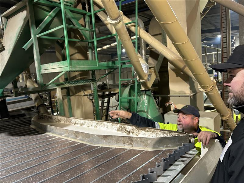 A massive shout-out to <a href="/AGF_Seeds/">AGF Seeds</a>! Our team member, Tom, was on-site at Smeaton last week, getting a firsthand look at their incredible seeds trial site and their cutting-edge robotic seed packing shed 🤖🌱