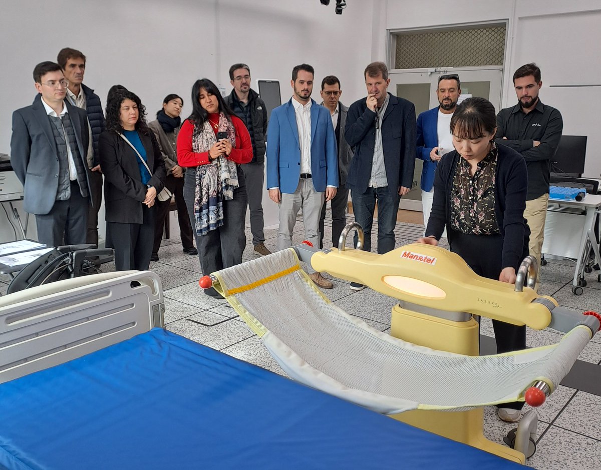 LabORA_robotics's tweet image. 🇰🇷 DAY 3: LabORA in Seoul 
Today we visited:
6⃣ AgeTech – Research group within Kyung Hee University improving elder care, independence & caregivers support through tech
#AssistiveRobotics #Seoul