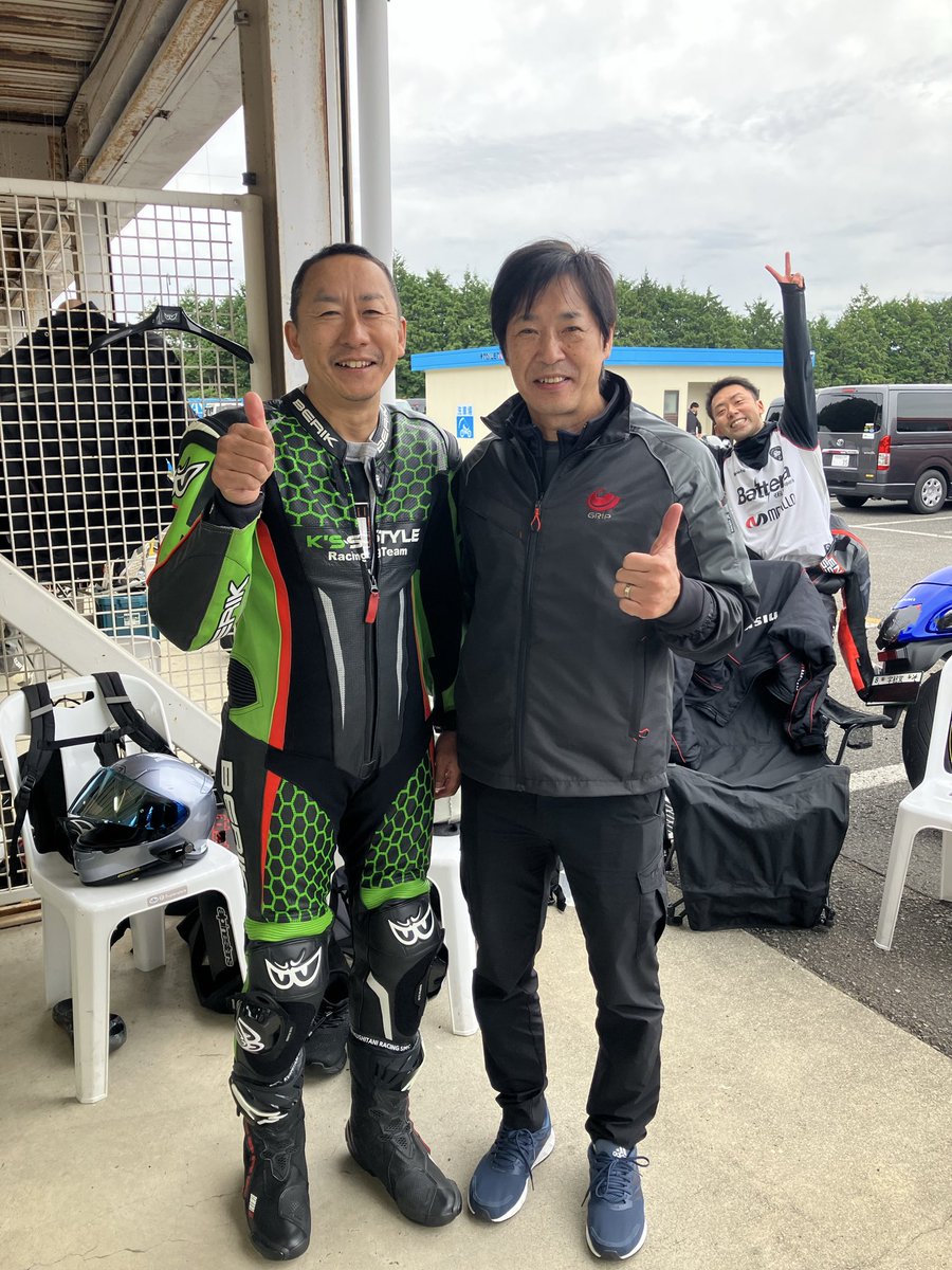 8耐、全日本
そして世界耐久選手権チャンピオンにもなられたレジェンドライダー
北川圭一さんと2ショット‼️

この日のことは一生忘れない
…残り短い人生だけど😅