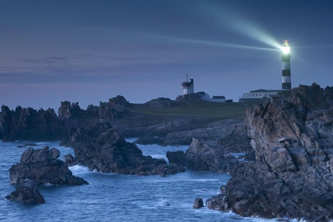 Gsterre's tweet image. Superbe vue sur le #Phare de l&apos;île d&apos;Ouessant #Finistère #Bretagne #MagnifiqueBretagne #BaladeSympa #MagnifiqueFrance