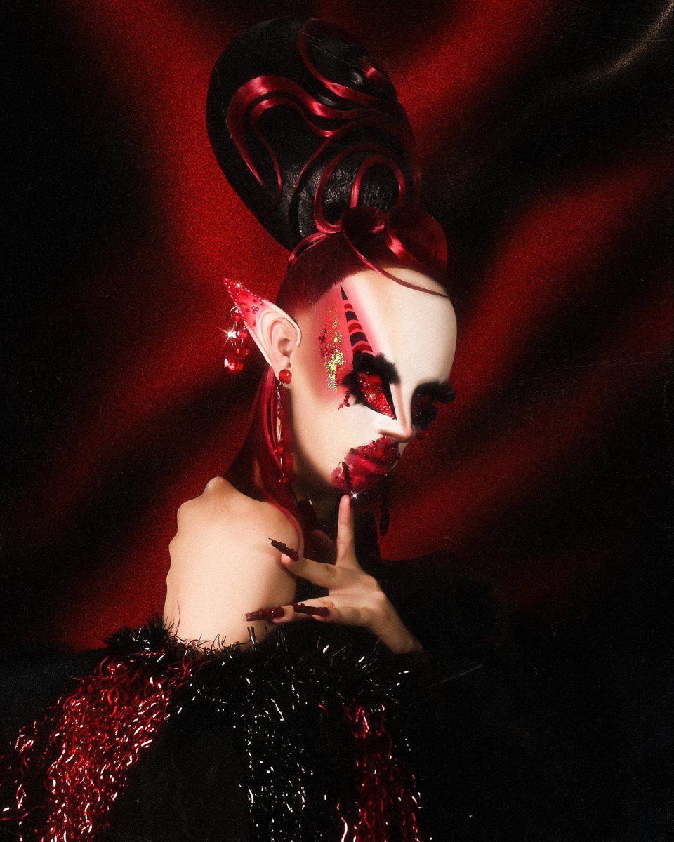 moonstrita's tweet photo. CUARTO RETO: LA MÁS RECURSIVA 🪡
LA VAMPIRA 🩸 
@lamasdraga 

No saben la emoción y la fantasía que tenía en este reto, es de mis retos favoritos de @lamasdraga y el poderlo crear desde 0.
Y quedamos en LAS MÁS!!! ❤️‍🔥 https://t.co/aQIHCxaFaW