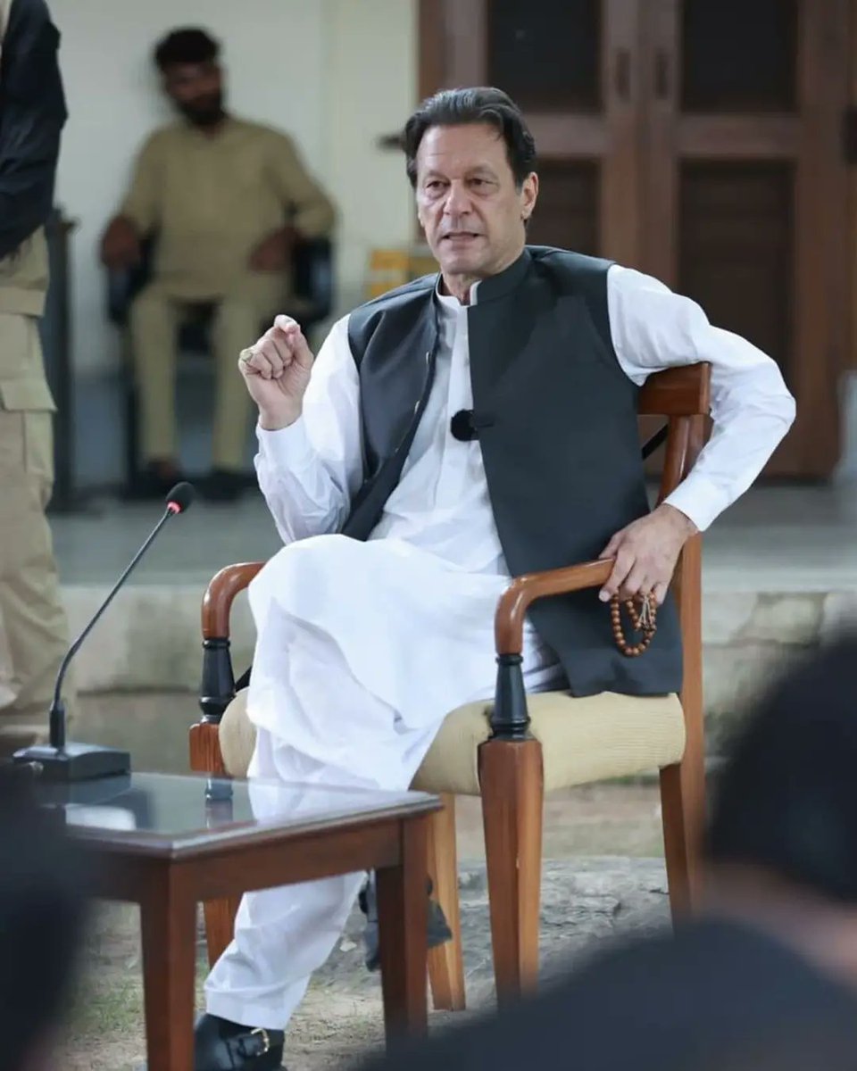 سابق وزیراعظم عمران خان کا بہنوں اور وکلاء کے ذریعے اڈیالہ جیل سے پیغام:
- 21 اکتوبر 2025

“عاصم منیر کی جانب سے پاکستان میں "ہارڈ سٹیٹ" کا جو تصور فروغ دینے کی کوشش کی جا رہی ہے، وہ بالکل غلط ہے۔ ہارڈ سٹیٹ کا اصل مطلب ہے ایسی ریاست جہاں آئین کی بالادستی، قانون کی عملداری، عدل و