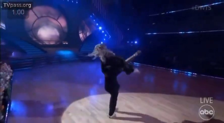 emey20252025's tweet photo. Elaine Hendrix just defied gravity on #DWTS! 🌟 Her stunning “Wicked Night” performance with Alan Bersten lit up the ballroom — elegance, power, and pure Broadway magic. Fans call it her best dance yet! 💚✨ 
https://t.co/haEmQn95xh
#ElaineHendrix #AlanBersten #DWTS https://t.co/THb9fPJqxl