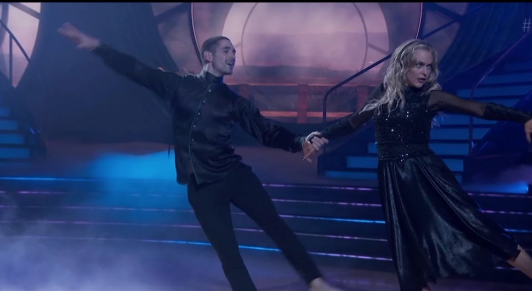 emey20252025's tweet photo. Elaine Hendrix just defied gravity on #DWTS! 🌟 Her stunning “Wicked Night” performance with Alan Bersten lit up the ballroom — elegance, power, and pure Broadway magic. Fans call it her best dance yet! 💚✨ 
https://t.co/haEmQn95xh
#ElaineHendrix #AlanBersten #DWTS https://t.co/THb9fPJqxl
