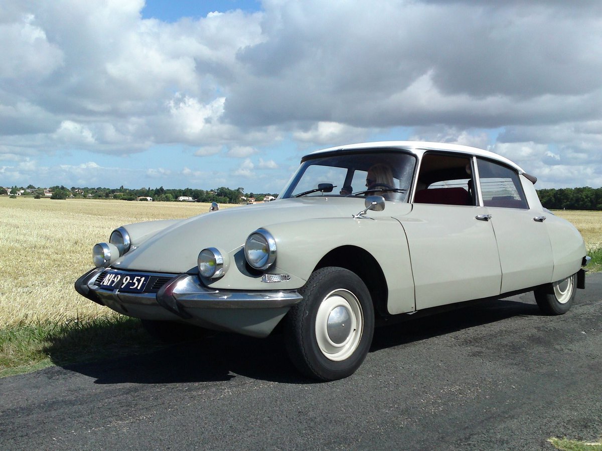 Citroën Ds a classic #Frenchcar 

#France 🇨🇵 #travel #photo #ds #citroen buff.ly/425usPU