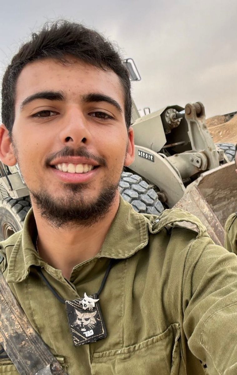 היום לפני שנתיים הגיבור הזה נפל
המעט שאפשר לעשות זה לזכור אותו
יהי זכרו ברוך 

22.10.23
תמיר ברק