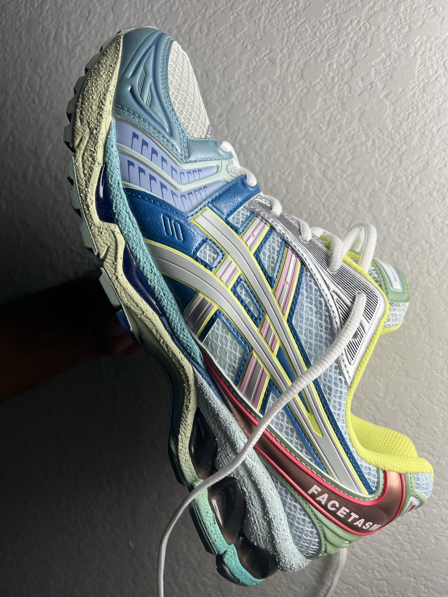 son_dean's tweet image. Man. These are so so soooo good.

@ad__sneaks I think I learned something from your photography style. 👍🏾

#facetasm #yourkicksaredope #PINdejos 
#asics #kayano16 #overpronation #perfection #nofittedtoday