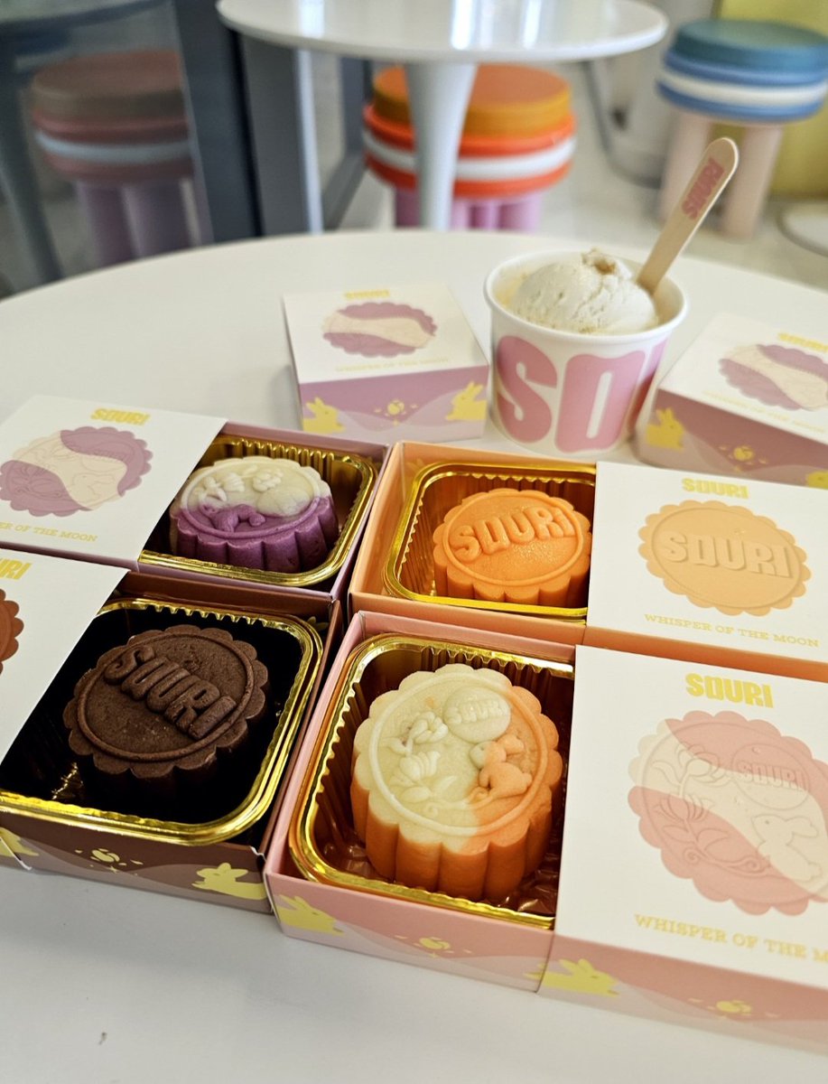 ammyamm_'s tweet photo. SOURI Mooncake รสโปรด ตุนไว้ก่อนจะหมด 😋 ไอติมไม่ได้กินนานอร่อยเหมือนเดิม 💖🍦
#SOURI #SOURIBKK
#SOURIMooncake
#winmetawin️ https://t.co/8E4iKLdw9Q